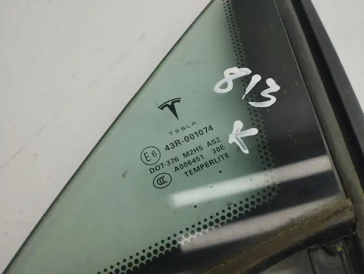 Tesla Model S (2012 - 2016) 600664400F Форточка двери — фото 8