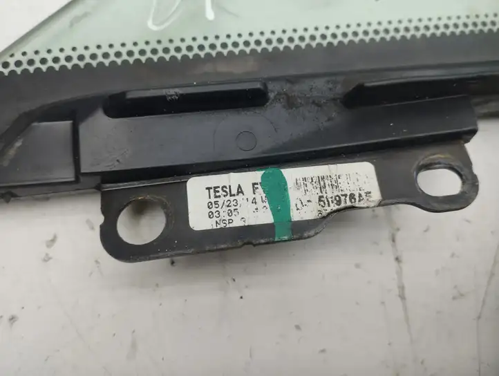 Tesla Model S (2012 - 2016) Форточка двери — фото 5