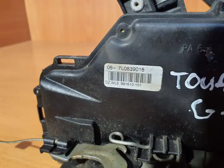 Volkswagen Touareg I (2002 - 2010) 7L0839016 Замок задней двери — фото 4