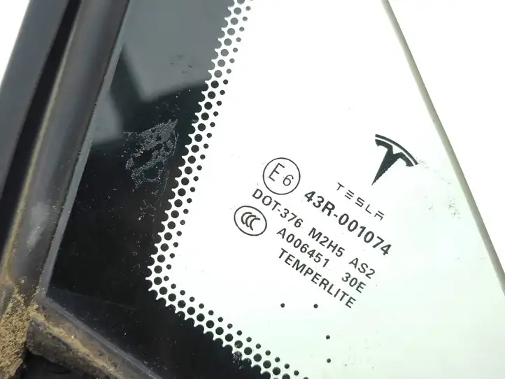 Tesla Model S (2012 - 2016) Форточка двери — фото 5