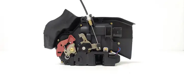 Audi A4 (2000 - 2006)   Замок задней двери