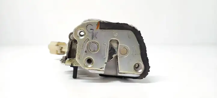 Toyota Yaris Verso (1999 - 2005) Замок задней двери — фото 1