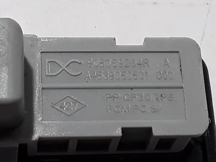 Dacia Duster (2017 - ) 906069264R Кнопка закрытия крышки багажника — фото 2