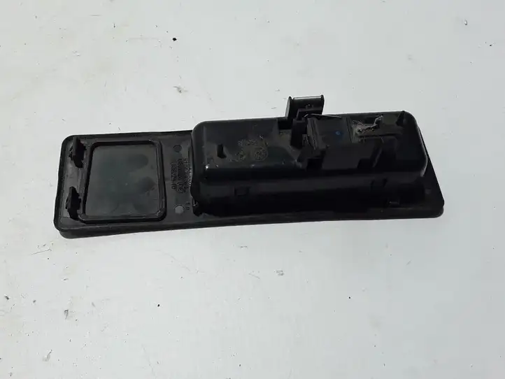 BMW 3 F30 F35 F31 (2012 - 2018) 7368752 Кнопка закрытия крышки багажника — фото 2
