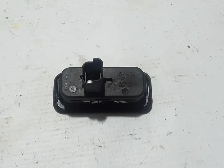 Renault Scenic III - Grand scenic III (2009 - 2016) 8200076268 Кнопка закрытия крышки багажника — фото 2