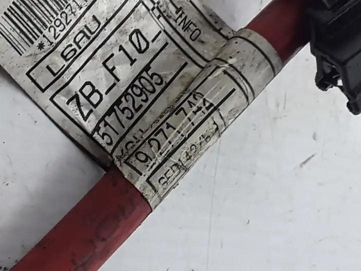 BMW 5 F10 F11 (2009 - 2016)  9271742 Плюсовый провод (аккумулятора)