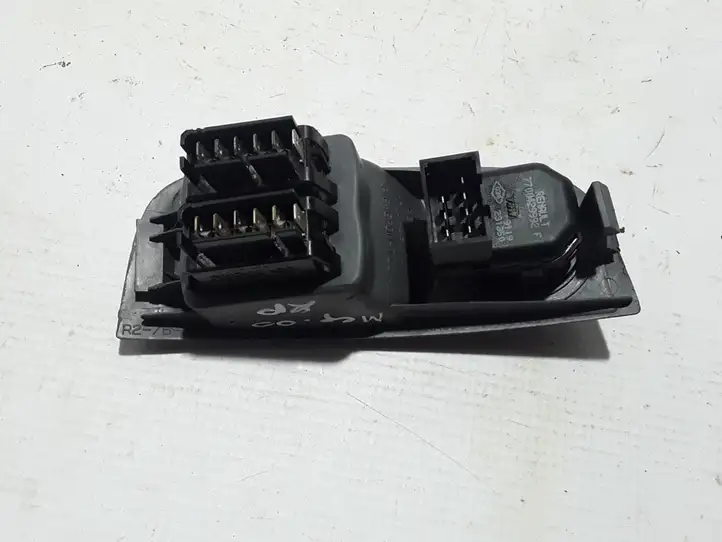 Renault Megane I (1995 - 2002) 7700429070 Блок кнопок стеклоподъемников — фото 2