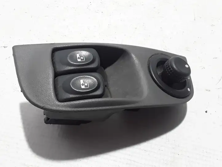 Renault Megane I (1995 - 2002) 7700429070 Блок кнопок стеклоподъемников — фото 3