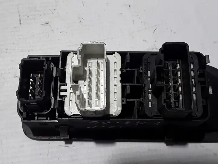 Renault Laguna II (2001 - 2005) 8200397299 Блок кнопок стеклоподъемников — фото 3