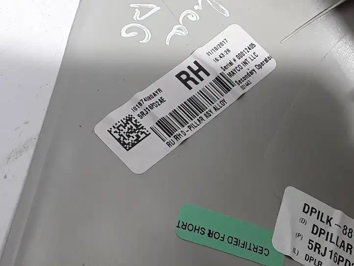 Chrysler Pacifica (2016 - ) 5RJ16PD2AE Обшивка стойки у окна — фото 3
