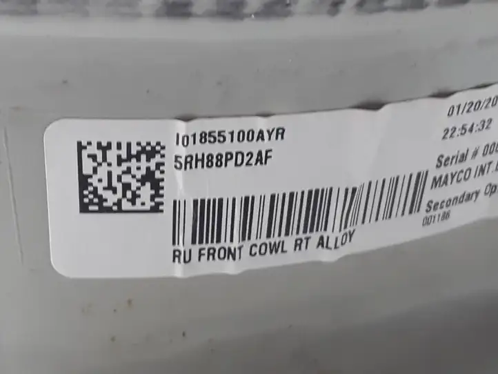 Chrysler Pacifica (2016 - ) 5RH88PD2AF Внутренняя отделка переднего порога — фото 2