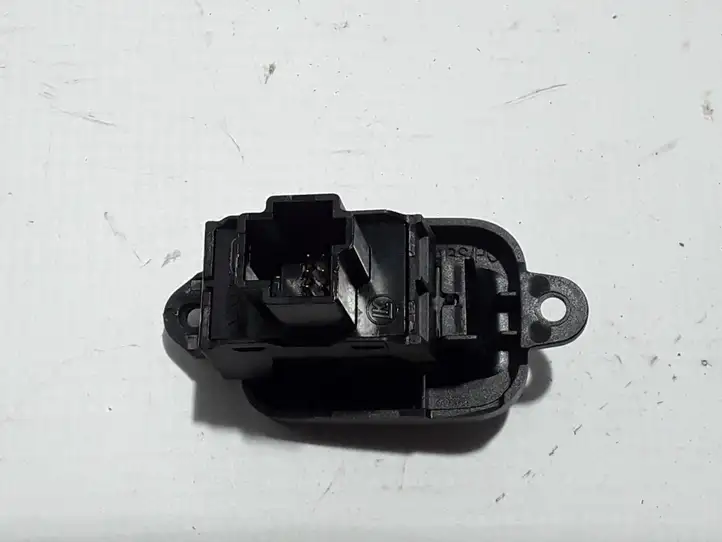 Volvo V50 (2008 - 2012) 30773217 Кнопка стеклоподъемников — фото 2
