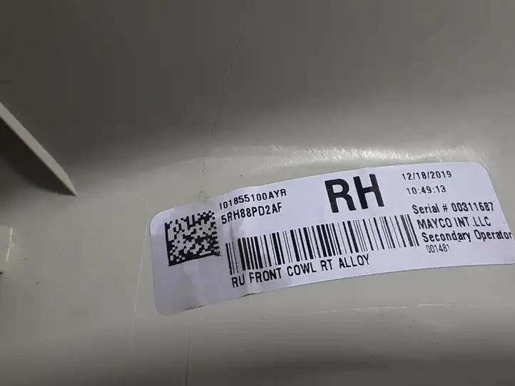 Chrysler Pacifica (2016 - ) 5RH88PD2AF Внутренняя отделка переднего порога — фото 3