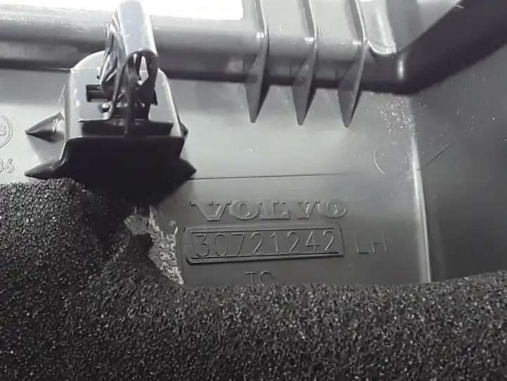 Volvo C30 (2007 - 2010) 30721242 Верхняя обшивка стойки B — фото 3