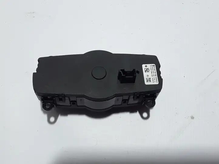 BMW 5 F10 F11 (2009 - 2016)  9192744 Включатель фонарей