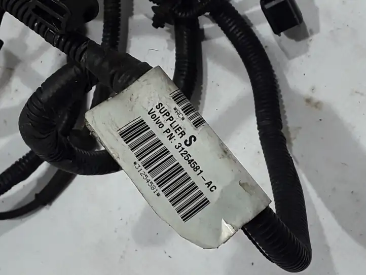 Volvo C30 (2007 - 2010)  31254581 Другой проводник