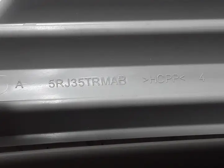 Chrysler Pacifica (2016 - )  5RJ35TRMAB Боковая отделка (у окна)