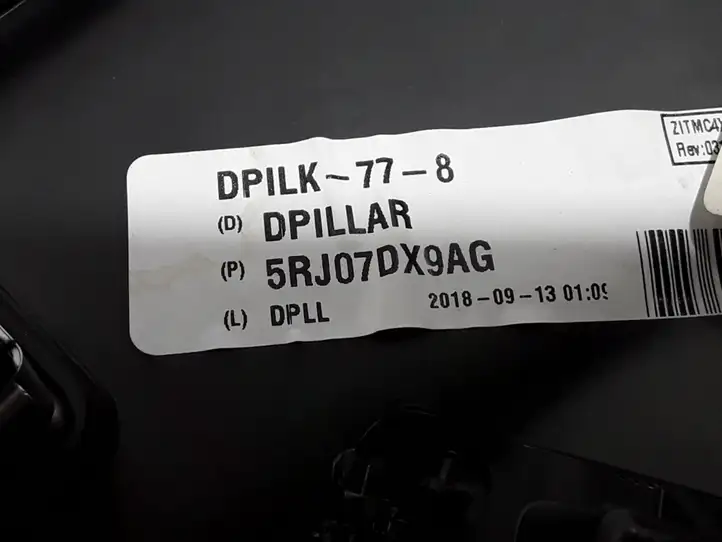 Chrysler Pacifica (2016 - ) 5RJ07DX9AG Обшивка стойки у окна — фото 2