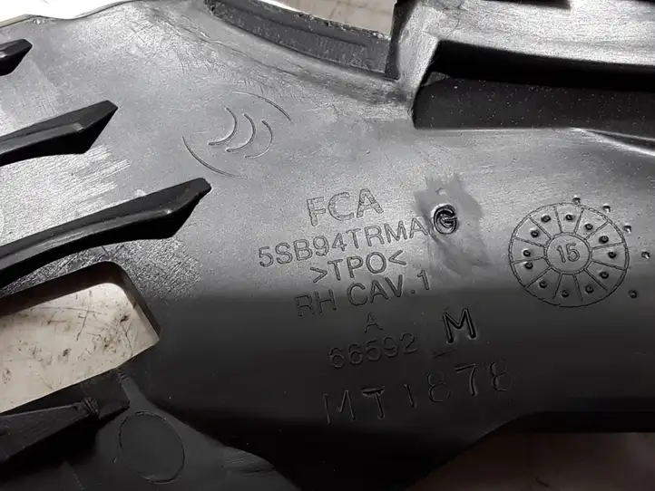 Chrysler Pacifica (2016 - ) 5SB94TRMAG Обшивка стойки у окна — фото 2