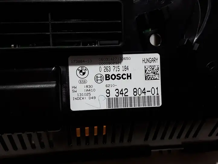 BMW 5 F10 F11 (2009 - 2016)  9342804 Спидометр (приборный щиток)