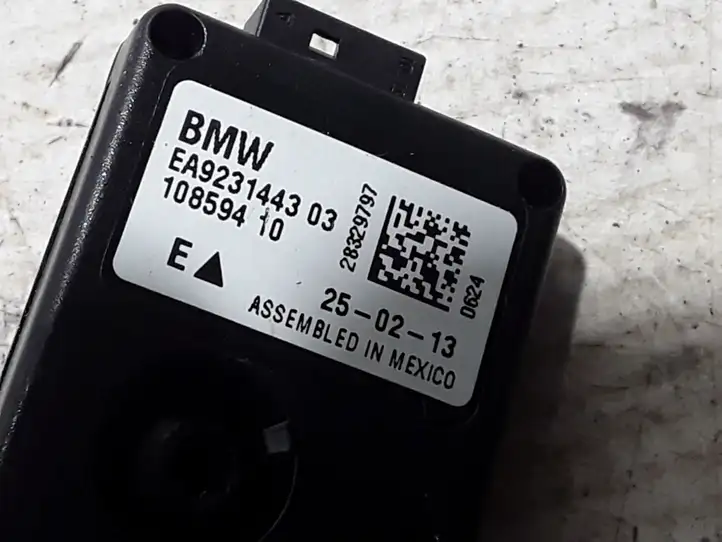 BMW 3 F30 F35 F31 (2012 - 2018) 9231443 Усилитель антенны — фото 2