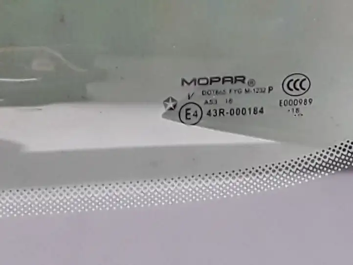 Chrysler Pacifica (2016 - ) 68238495AC Заднее боковое стекло — фото 3