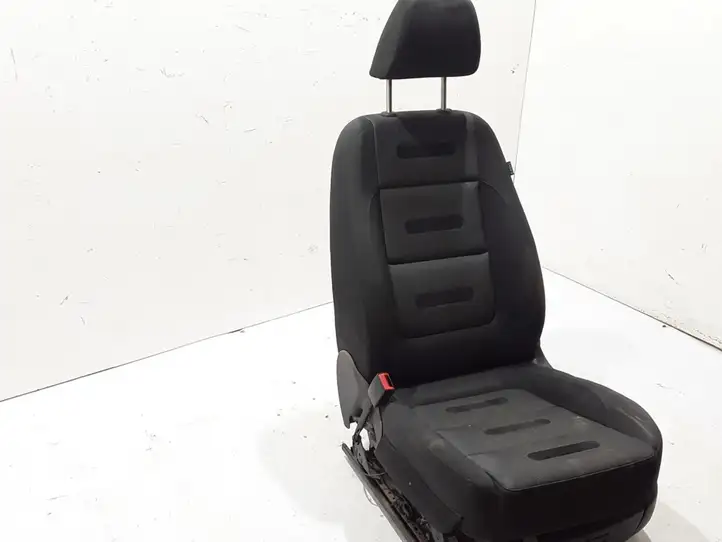 Volkswagen Tiguan (2007 - 2011) Переднее сиденье водителя — фото 2