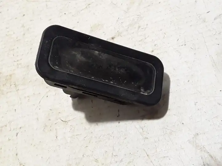 Renault Scenic II - Grand scenic II (2003 - 2006) 8200076258 Кнопка закрытия крышки багажника — фото 1