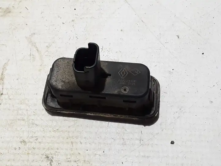 Renault Scenic II - Grand scenic II (2003 - 2006) 8200076258 Кнопка закрытия крышки багажника — фото 2
