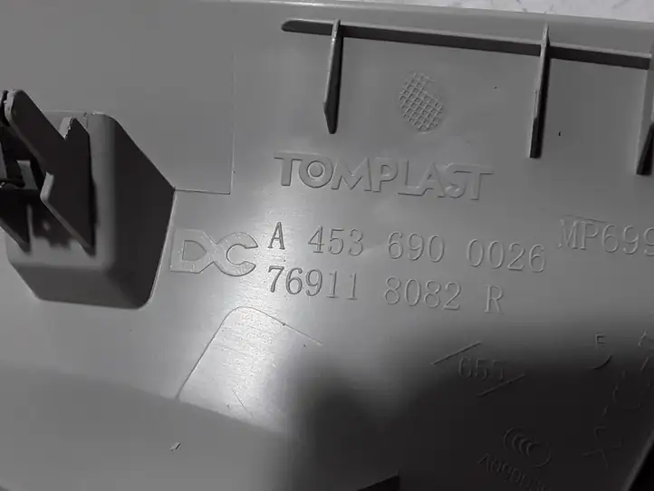 Renault Twingo III (2014 - )  769118082R Другая деталь отделки порогов/ стоек