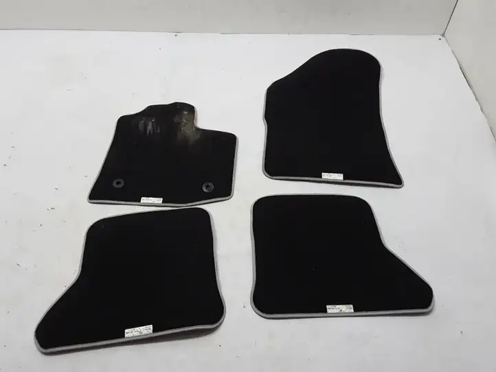 Dacia Dokker (2012 - 2021)  8201481365 Комплект автомобильного коврика