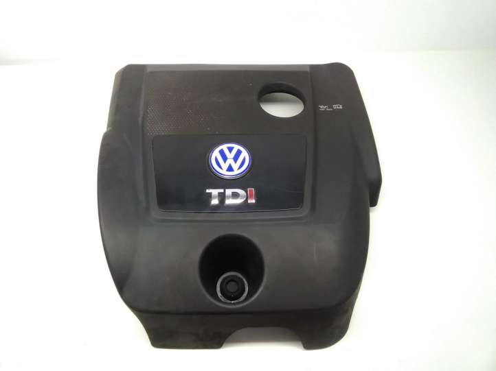 038103925A Volkswagen Golf IV Variklio dangtis (apdaila)