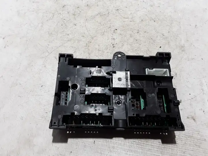 BMW 5 G30 G31 (2016 - )  6992957 Блок предохранителей