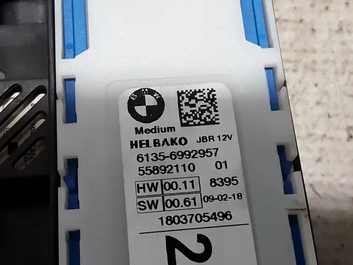 BMW 5 G30 G31 (2016 - )  6992957 Блок предохранителей