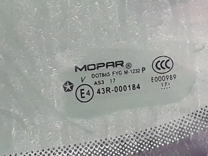 Chrysler Pacifica (2016 - ) 68238495AC Заднее боковое стекло — фото 3