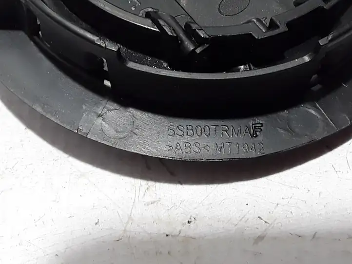 Chrysler Pacifica (2016 - )  5SB00TRMAB Другая деталь салона