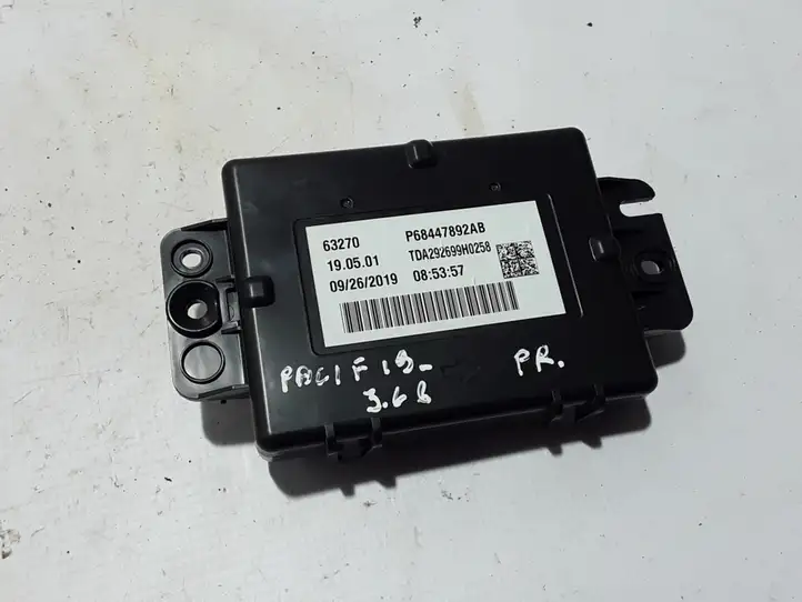 Chrysler Pacifica (2016 - )  68447892AB Другие блоки управления / модули