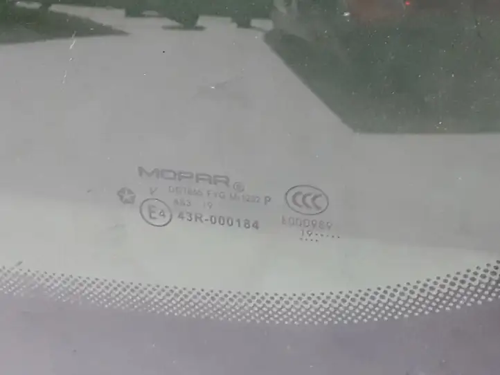 Chrysler Pacifica (2016 - ) 68238495AC Заднее боковое стекло — фото 2