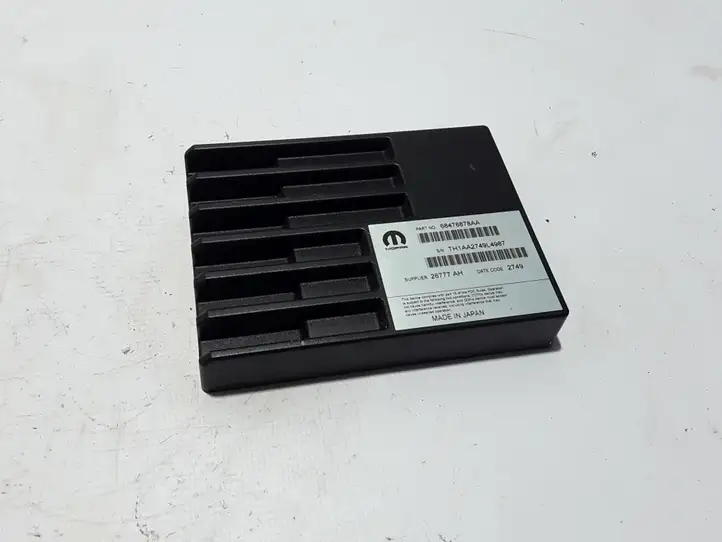 Chrysler Pacifica (2016 - ) 68476878AA Усилитель звука — фото 1