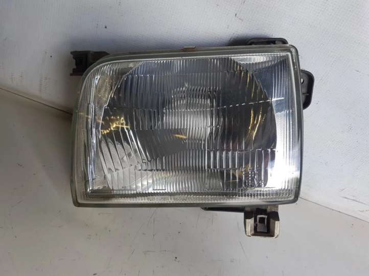 Nissan Navara D22 (1997 - 2004)  11024718 Передняя фара