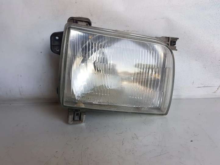 Nissan Navara D22 (1997 - 2004)  11024718 Передняя фара