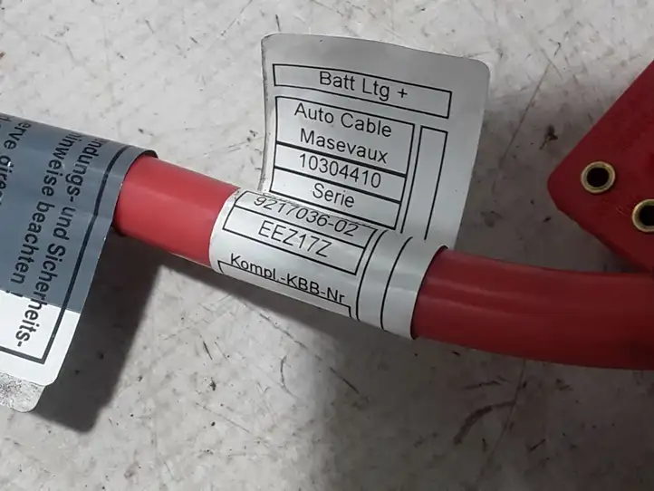 BMW 5 F10 F11 (2009 - 2016)  9217036 Плюсовый провод (аккумулятора)