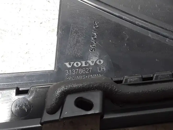 Volvo XC60 (2017 - ) 31378627 Прочая отделка задней двери — фото 2