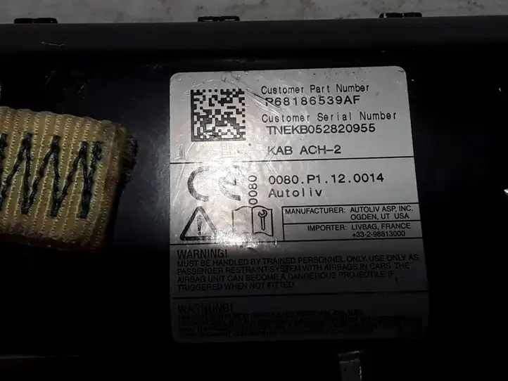 Chrysler Pacifica (2016 - )  68186539AF Подушка безопастности колен