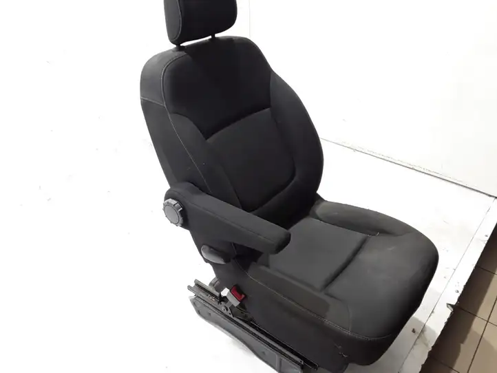 Renault Trafic III (X82) (2014 - ) Переднее сиденье водителя — фото 2