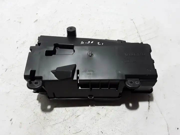 Volvo V90 (2016 - 2020)  32233453 Экран дисплея вверх