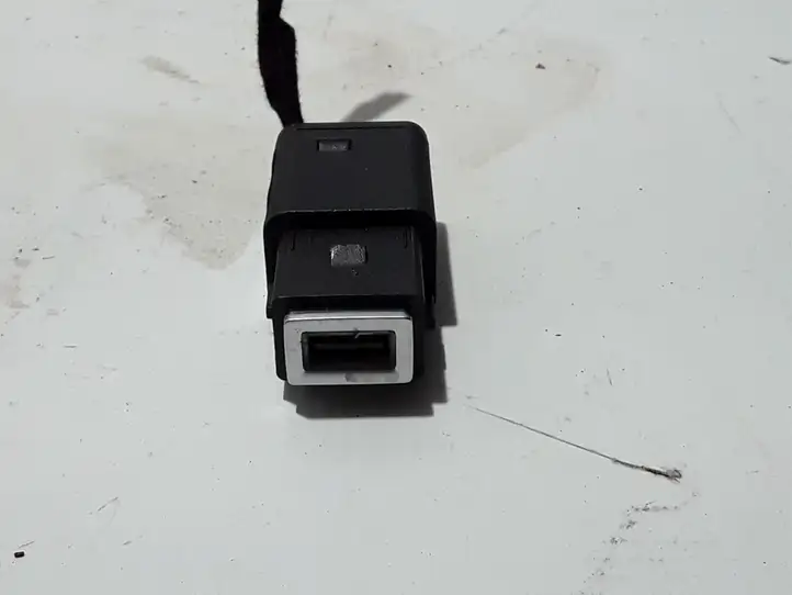 Peugeot 2008 II (2019 - )  9824334377 Разъем USB