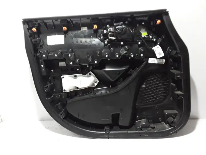 Chrysler Pacifica (2016 - ) 5RP601X3AI Обшивка передней двери — фото 3