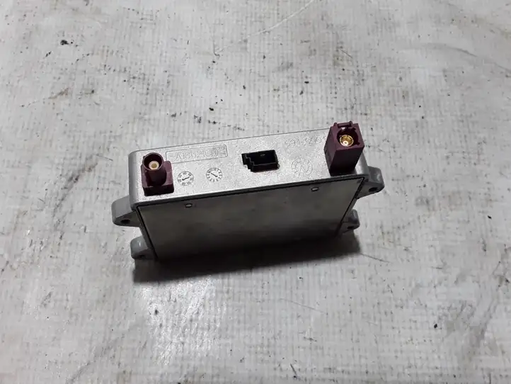 Audi A6 (2004 - 2008)  8E0035456C Усилитель антенны