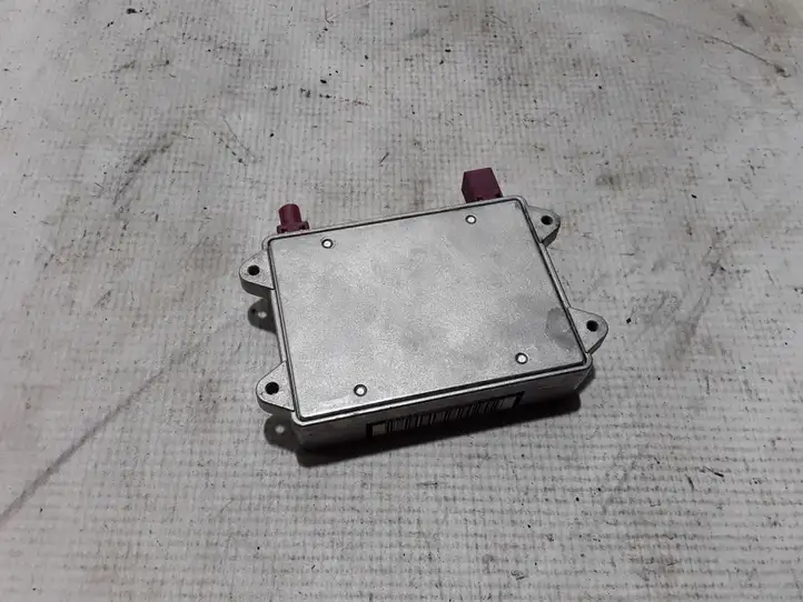 Audi A6 (2004 - 2008)  8E0035456C Усилитель антенны